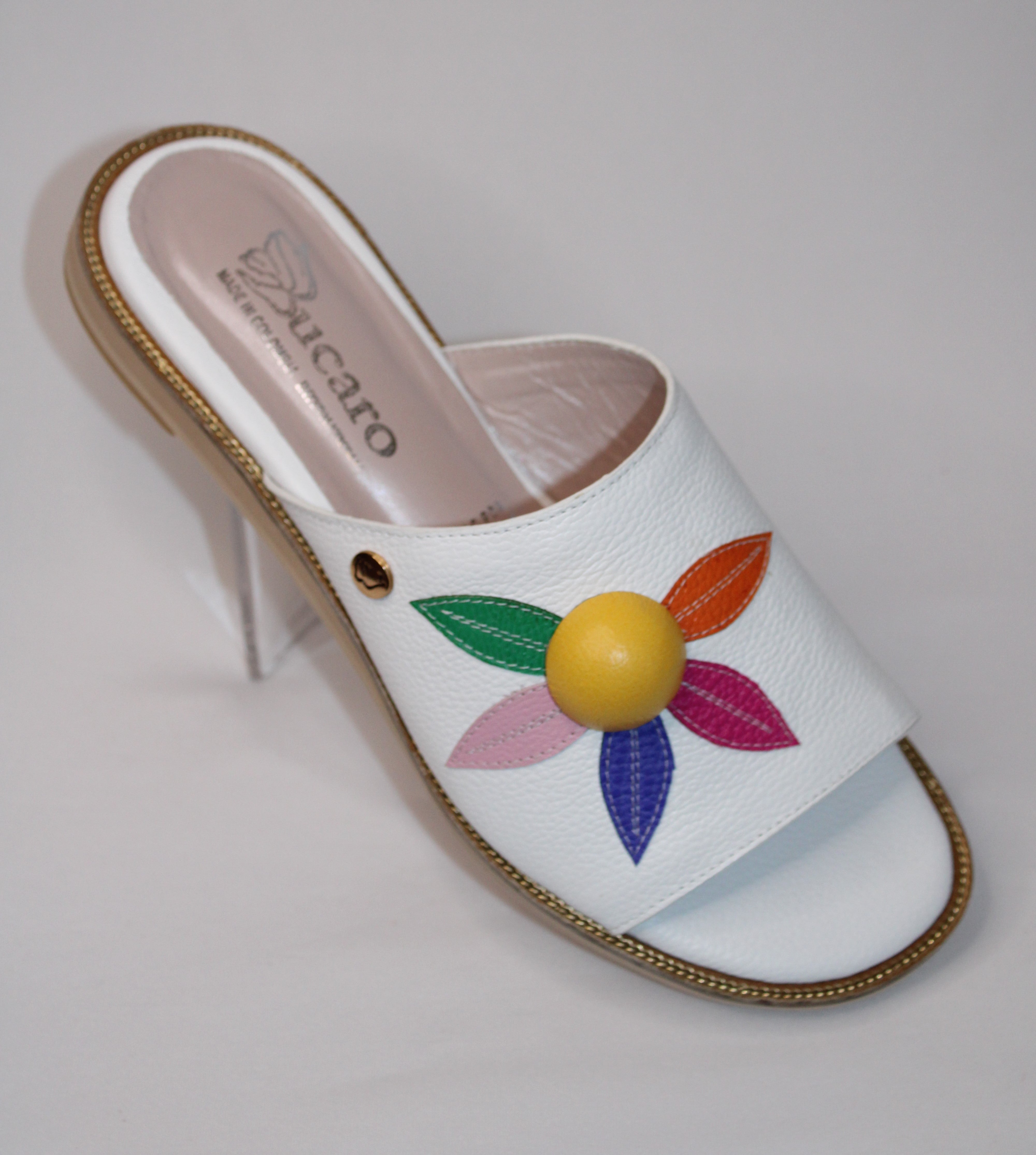 Flat Sandal with Flower Decoration | REF B530